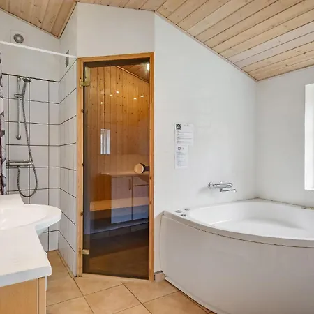 In Ulfborg With Sauna Дом отдыха
