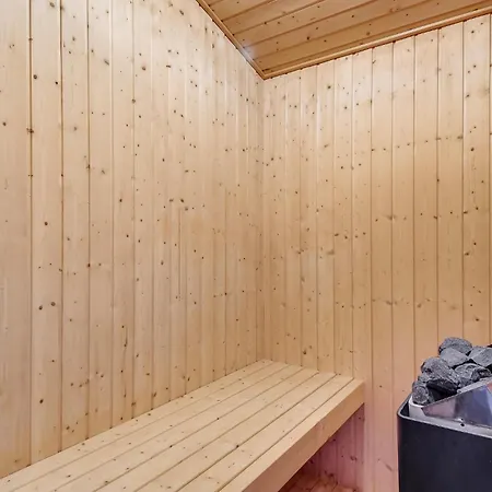 Дом отдыха In Ulfborg With Sauna